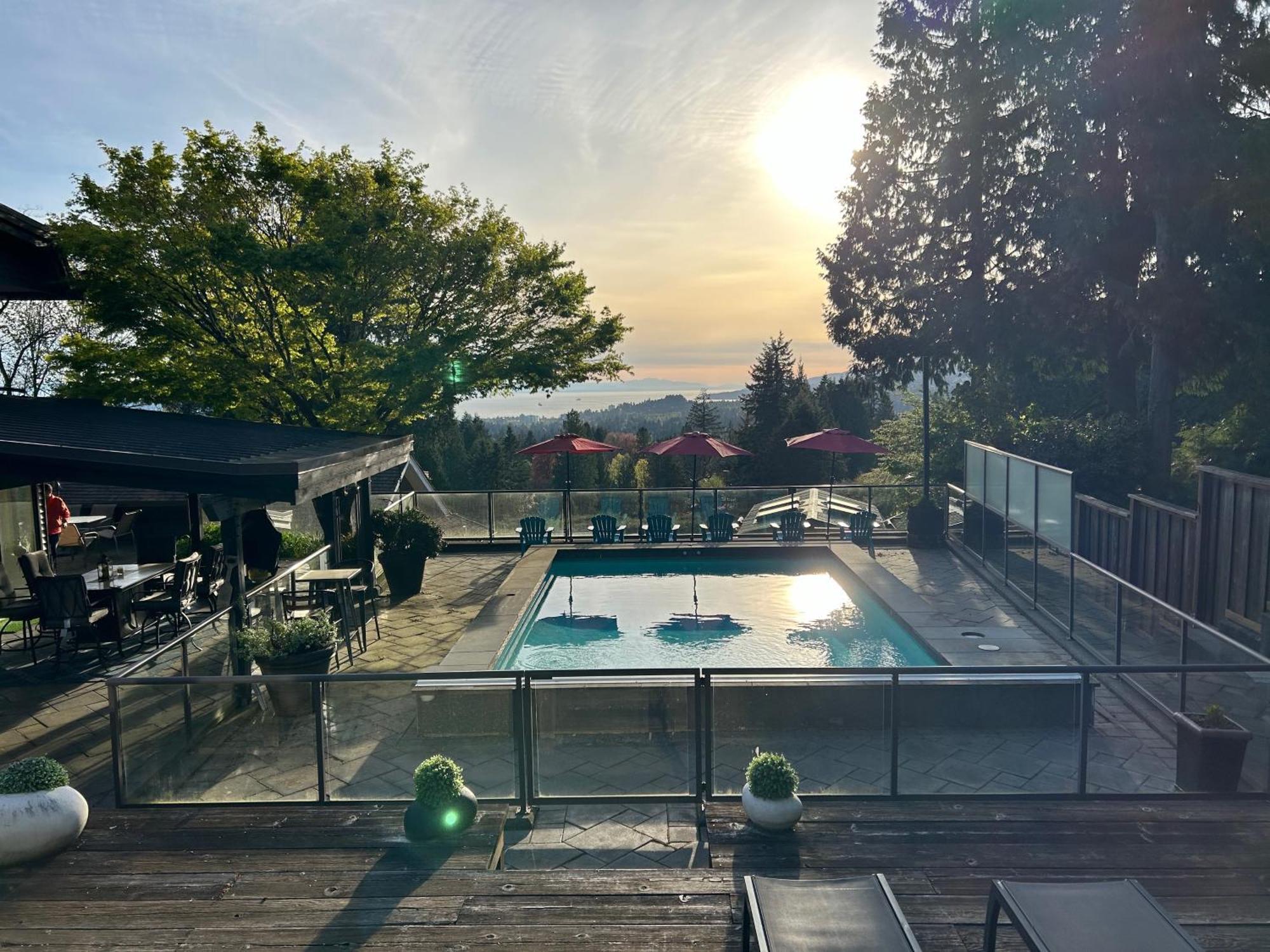 Cypress: Private Bedroom/Bathroom/Office, With Shared Pool, Hot Tub North Vancouver Buitenkant foto