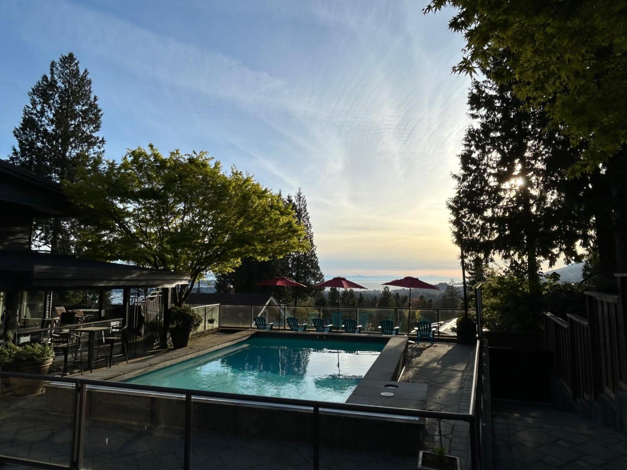 Cypress: Private Bedroom/Bathroom/Office, With Shared Pool, Hot Tub North Vancouver Buitenkant foto
