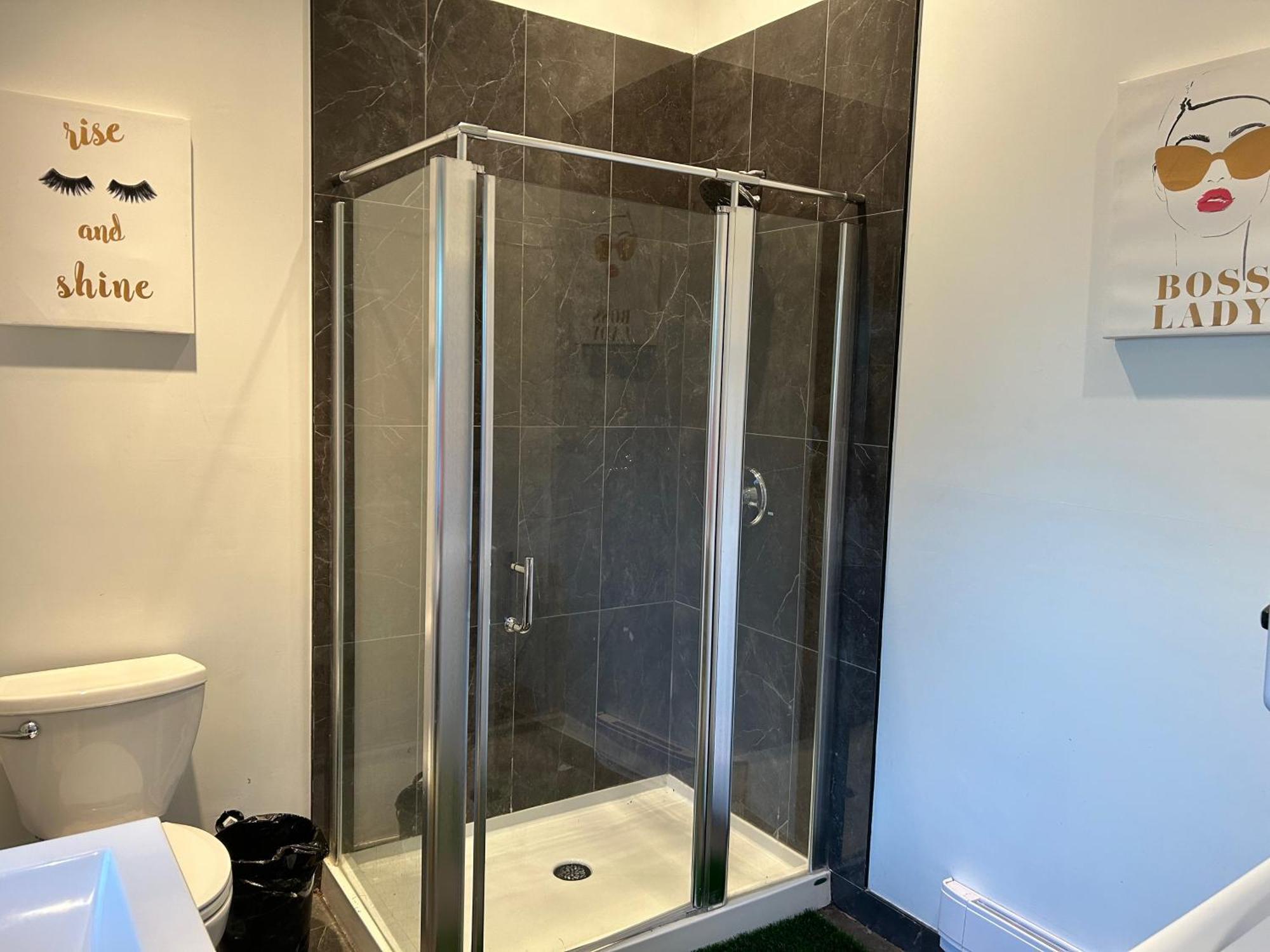Cypress: Private Bedroom/Bathroom/Office, With Shared Pool, Hot Tub North Vancouver Buitenkant foto