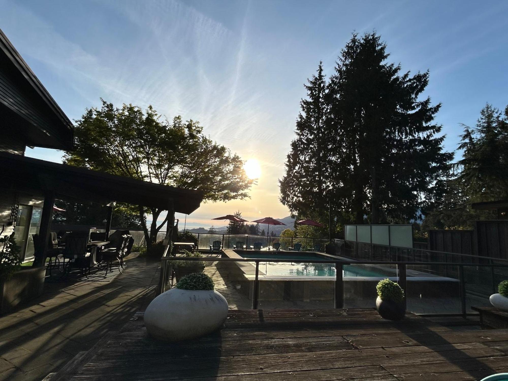 Cypress: Private Bedroom/Bathroom/Office, With Shared Pool, Hot Tub North Vancouver Buitenkant foto