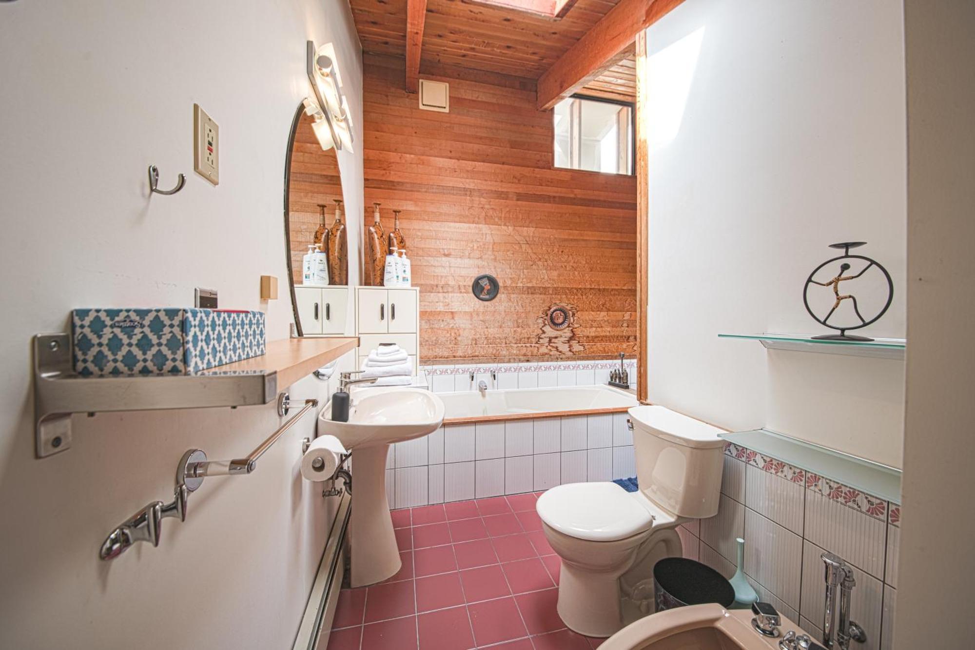 Cypress: Private Bedroom/Bathroom/Office, With Shared Pool, Hot Tub North Vancouver Buitenkant foto